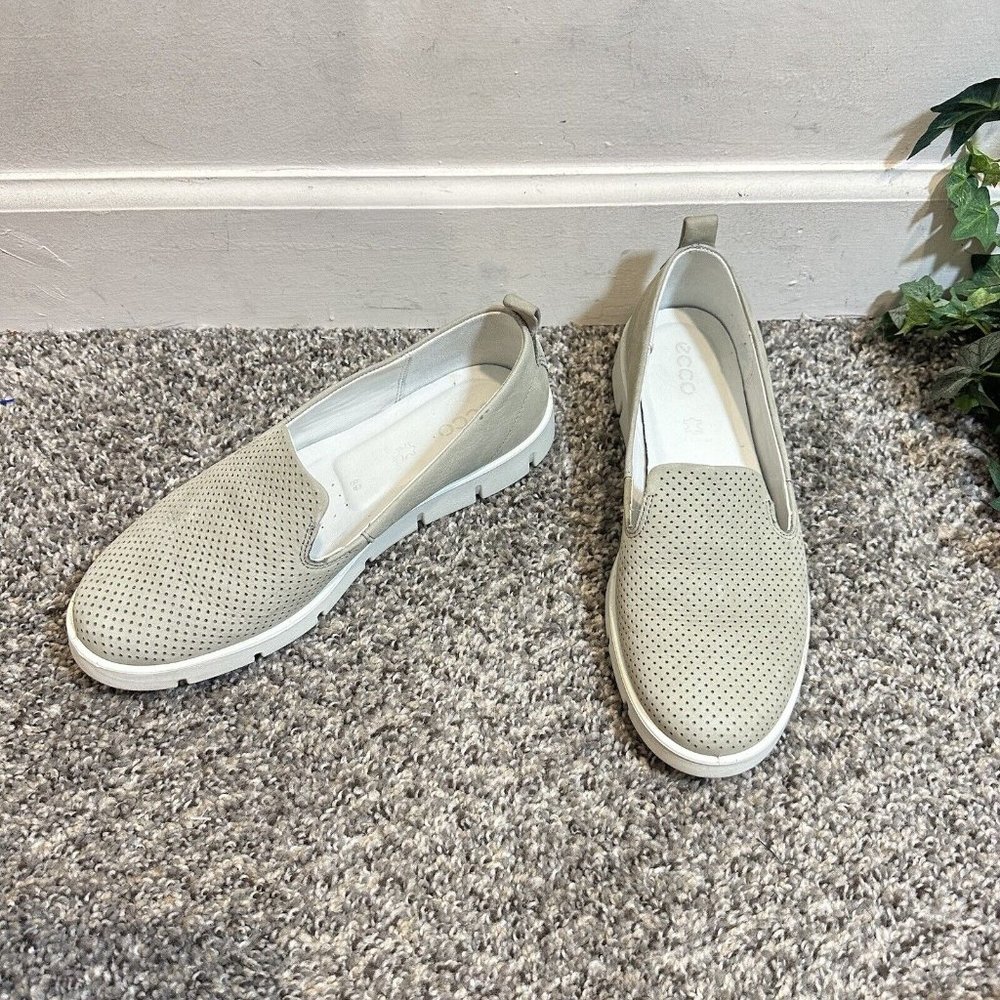 Ecco Bella Women's Size US 8 Shoes Taupe Leather Slip On Loafers - Picture 2 of 7